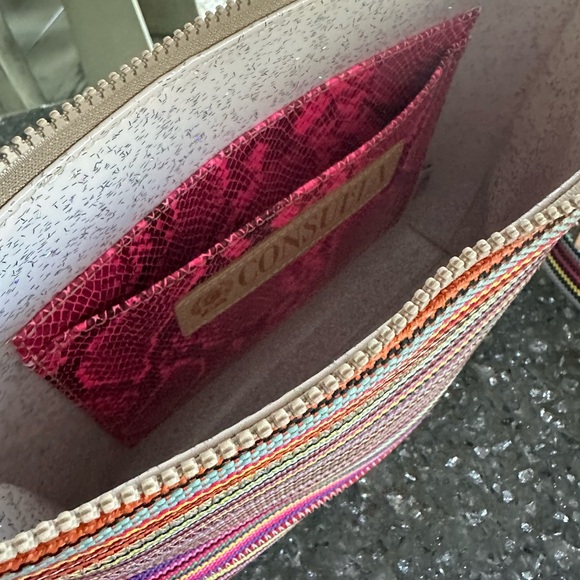 Consuela Downtown- Ale - Picture 5 of 5